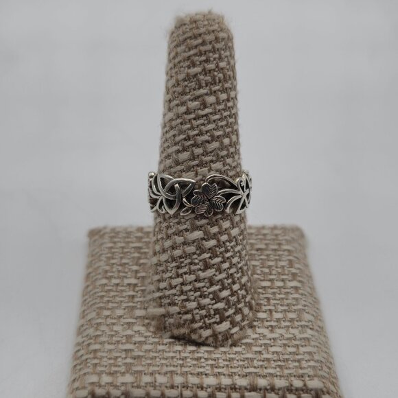 Size 8.25 Sterling Silver Beautiful Flower Celtic Band Ring A3159 - Picture 1 of 8